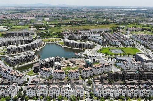 Khu đô thị có hàng trăm biệt thự 'triệu đô' bỏ hoang ở Hà Nội