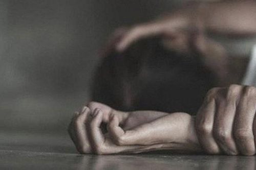 Nhờ bạn trai mới quen đưa về, bé gái 14 tuổi bị 'hại đời' trong nhà nghỉ
