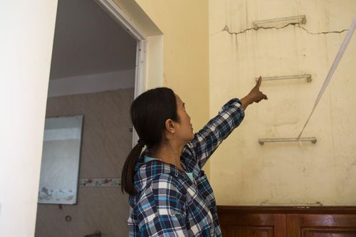 Nhà dân bị nứt do ảnh hưởng thi công tuyến đường Ba Sao - Bái Đính