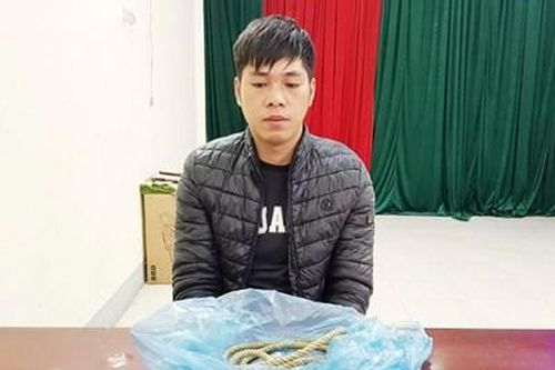 Bắt đối tượng dùng dây thừng siết cổ bạn đến chết rồi bỏ trốn
