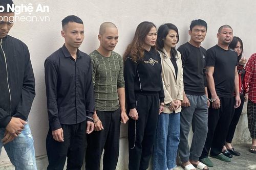 Phá án đánh bạc, bắt 9 đối tượng