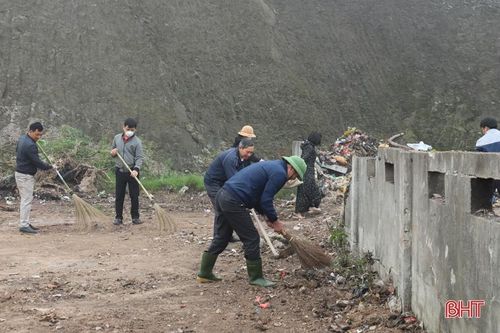 Dọn dẹp điểm tập kết rác 'tra tấn' người dân Hương Sơn