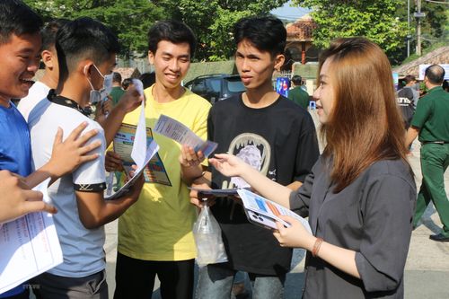 Ngày hội giới thiệu việc làm và tư vấn học nghề cho bộ đội xuất ngũ