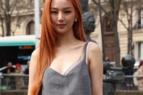 Trend khoe nội y ra ngoài đầy tinh tế đang chiếm lĩnh thời trang