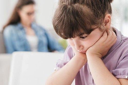 Con lười vì bố mẹ quá chăm lo