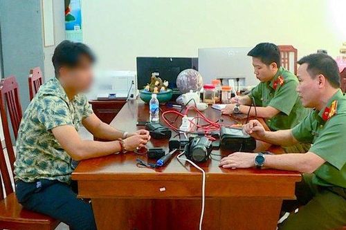 Chủ kênh Youtube 'Nhân gà Vlog' bị phạt vì đưa tin sai sự thật