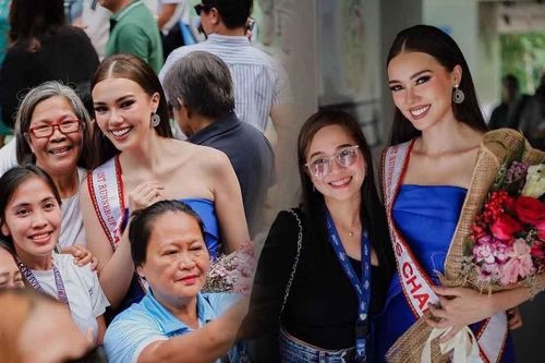 Á hậu 1 Miss Charm 2023 khi trở về Philippines: Khán giả phủ kín cả một sân bóng
