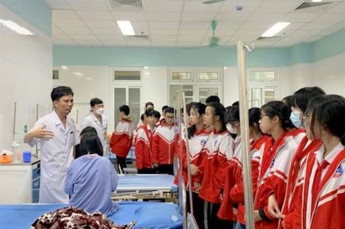 Ý nghĩa chương trình 'Tặng sách tiếp bước đến trường cho bệnh nhân nhi' tại Bệnh viện Đa khoa tỉnh