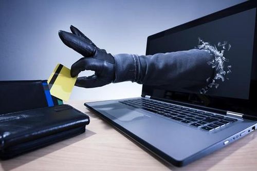 Truy cập hệ thống để mua bán thông tin bí mật cá nhân