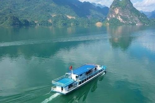 Trải nghiệm khám phá lòng hồ thủy điện Sơn La