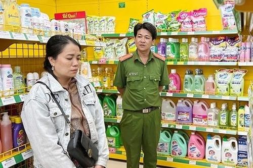 Dùng chiêu 'chiếc váy thần kì' trộm hàng loạt cửa hàng Bách Hóa Xanh