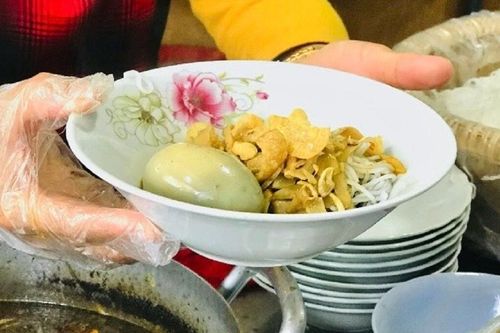 Thưởng thức đặc sản bún cua thối chỉ Gia Lai mới có