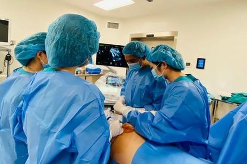 Bé gái 9 tuổi đã bị xuất huyết âm đạo, ứ máu kinh vì lý do bất ngờ