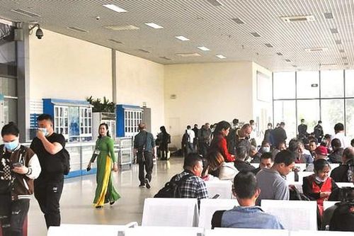 Quảng Ninh đón đoàn khách Trung Quốc đầu tiên sang du lịch sau thời gian dài ngừng vì COVID-19