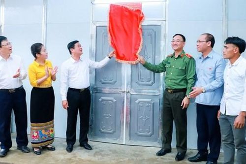 Nghệ An trao nhà Đại đoàn kết