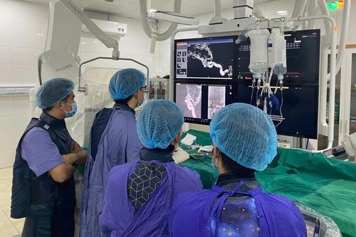 Người đàn ông suýt tử vong sau khi đau đầu đột ngột