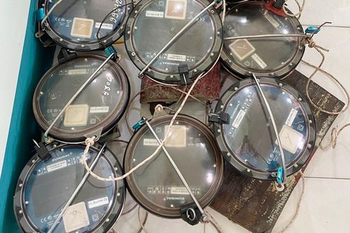 Ghe câu mực giấu 10 thiết bị giám sát tàu cá