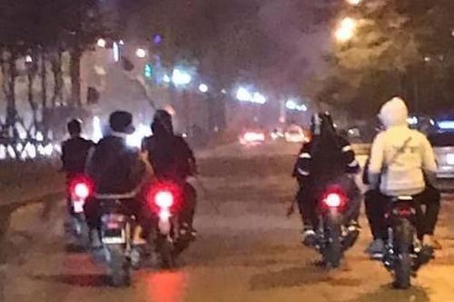 Mang hung khí đi giải quyết mâu thuẫn, 20 thanh thiếu niên bị khởi tố