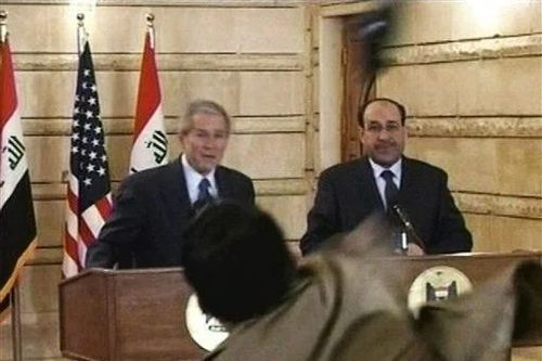 Nhà báo Iraq 'không hối hận' khi ném giày vào ông Bush