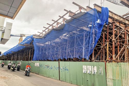 Rào lưới che ở dự án Ngọc Hội sau tai nạn làm 2 người bị thương