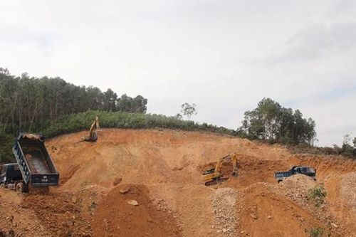 Cao tốc Bắc – Nam qua Phú Yên vẫn ngổn ngang
