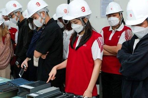 Tân sinh viên HIU nhận học bổng và cơ hội việc làm từ 500 doanh nghiệp