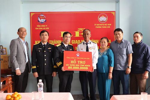 Bàn giao 7 nhà tình nghĩa tại Thanh Hóa và Nghệ An