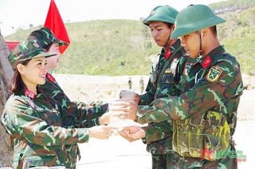 'Tiếp sức mùa huấn luyện'