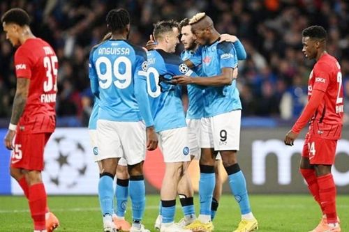 Mùa giải lịch sử của Napoli giúp Serie A hồi sinh