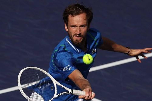 Indian Wells: Vượt qua chấn thương và đổ máu, Daniil Medvedev thắng trận 18 liên tiếp và lọt vào BK