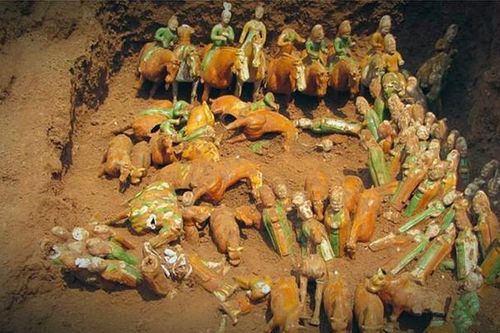 Kỳ bí kho báu dưới quan tài 3 tấn mộ tặc phải 'bó tay'