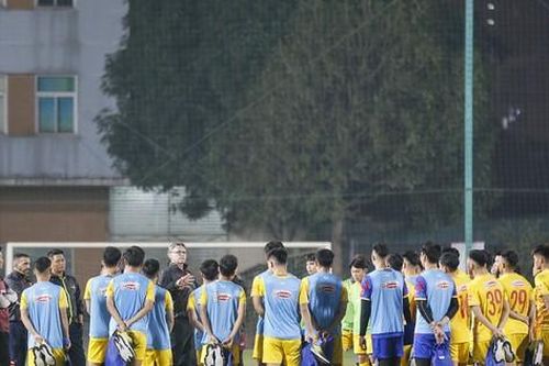 HLV Philippe Troussier loại 11 cầu thủ trước ngày U23 Việt Nam sang Qatar
