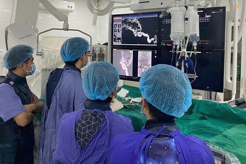Suýt tử vong vì cơn đau đầu dữ dội lúc nửa đêm