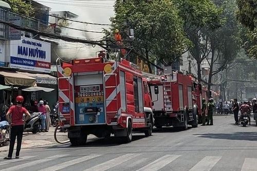 'Bà hỏa' ghé đám giỗ, hàng chục người tháo chạy
