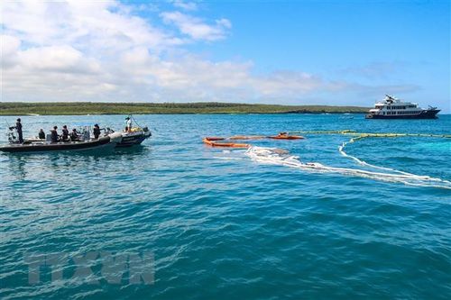 Hải quân Thái Lan nỗ lực ngăn chặn nguy cơ tràn dầu ở Vịnh Thái Lan