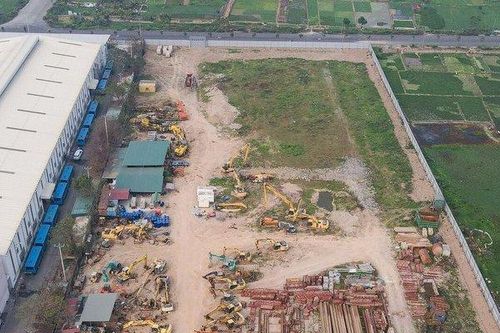 Cảnh ngổn ngang bên trong Dự án Sdowntown Thanh Trì