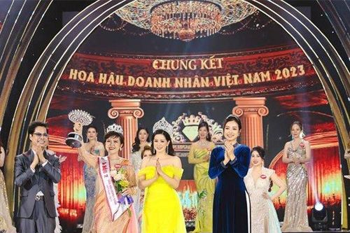 Doanh nhân Đinh Thị Hằng đăng quang Á hậu 2 cuộc thi Hoa hậu Doanh nhân Việt Nam 2023