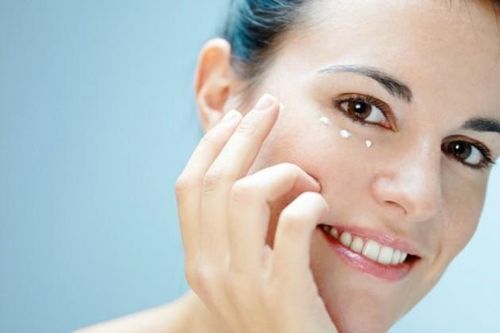 Chăm sóc da vùng mắt đúng cách để không lão hóa
