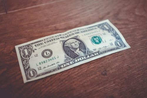 Người đàn ông lên kế hoạch rất lâu để vào ngân hàng cướp bằng được 1 USD