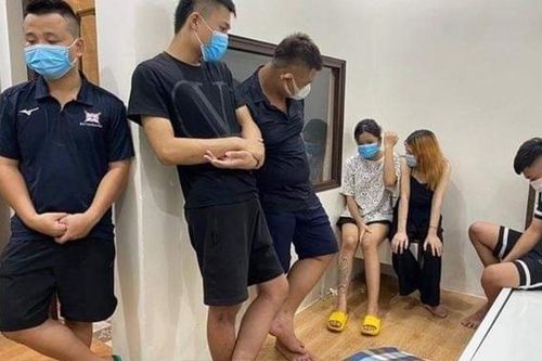 Bên trong phòng massage và cảnh tượng đáng xấu hổ của các 'nam thanh nữ tú'