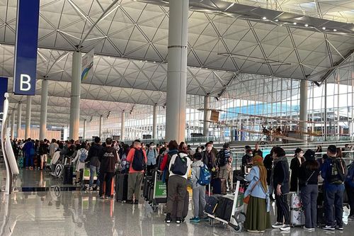 Hàng trăm du khách mắc kẹt vì sân bay Hong Kong gặp sự cố máy tính