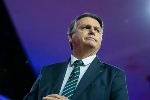Cựu Tổng thống Brazil bị tòa án 'đòi quà' dù đang sống ở nước ngoài
