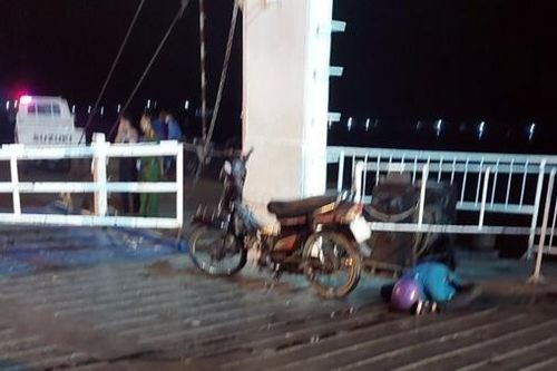Kiếm thủ chém gục 'bạn nghiện' trên phà bị bắt