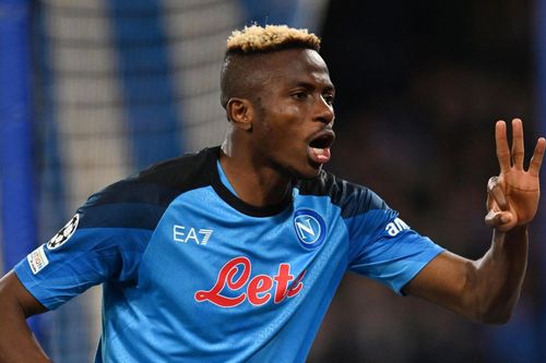Kết quả Cúp C1: Napoli thắng đậm Frankfurt, vào tứ kết lần đầu tiên