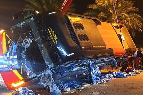 Cập nhật tình trạng 13 người bị thương sau tai nạn giữa xe khách và xe tải tại Bình Định