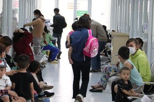 TP.HCM: Gia tăng trẻ mắc bệnh hô hấp do siêu vi dù chưa vào mùa bệnh