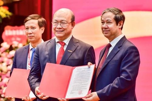 Bộ GDĐT trao quyết định công nhận lãnh đạo Đại học Bách khoa Hà Nội