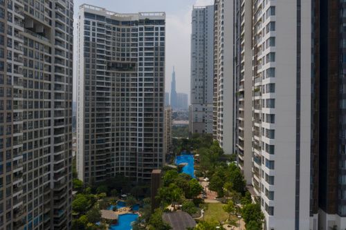 Mất bao lâu để mua được nhà ở Hà Nội và TP.HCM?