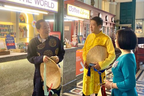Khách du lịch Trung Quốc trở lại Thành phố Hồ Chí Minh