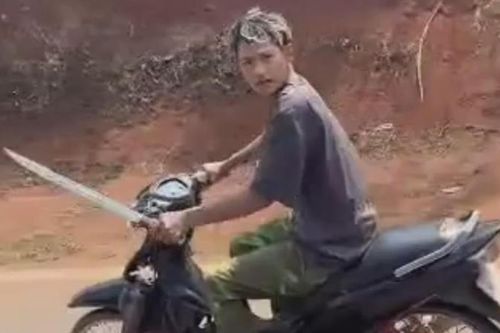 'Ma men' thị uy